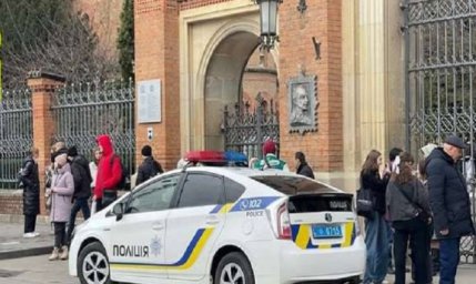 У Чернівцях перевіряють повідомлення про замінування ТЦ та навчальних закладів