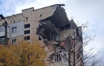 У Хмельницькому вибух зруйнував верхні поверхи багатоповерхівки: працюють рятувальники У Хмельницькому вибух зруйнував верхні поверхи багатоповерхівки: працюють рятувальники