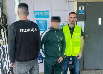 Раніше судимого іноземця-нелегала виявили в Черкасах