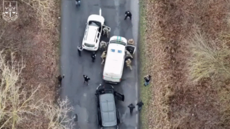 Інкасаторів на Закарпатті затримали за незаконне переправлення ухилянтів у броньованій машині