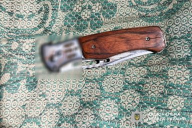 На Миколаївщині чоловік під час застілля намагався вбити товариша ножем На Миколаївщині чоловік під час застілля намагався вбити товариша ножем