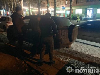 У Запоріжжі поліція затримала чоловіка, який за 10 тисяч доларів пропонував ухилення від мобілізації