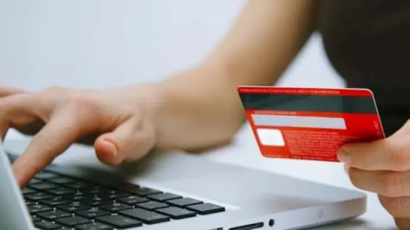 На Одещині розшукують екскерівницю банку, яку підозрюють у багатомільйонній кредитній афері На Одещині розшукують екскерівницю банку, яку підозрюють у багатомільйонній кредитній афері