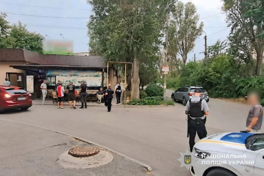 У Дніпрі чоловік погрожував підірвати гранату після конфлікту біля магазину