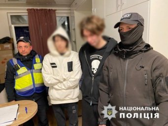 У Києві знайшли хлопців, які глумилися над перехожими під російську музику — з ними працює СБУ