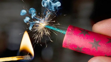 Поліція встановлює осіб, які запускали піротехніку в Ірпені та Бучі Поліція встановлює осіб, які запускали піротехніку в Ірпені та Бучі