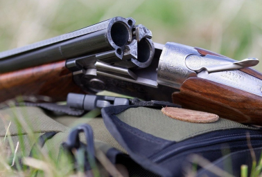 Конфлікт на Львівщині завершився стріляниною: чоловік поранив себе рикошетом