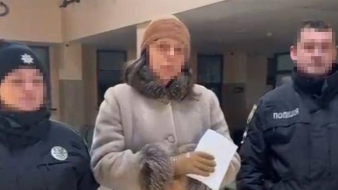 В Одесі лікарка за хабар допомагала військовим звільнитися з армії