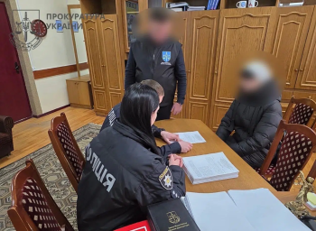 Екскаватори з &laquo;націнкою&raquo;: на Франківщині посадовицю підозрюють у зловживаннях на чверть мільйона