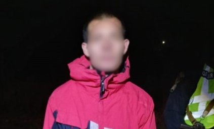 Грабіж у Чернігові: чоловік напав на дитину та відібрав телефон