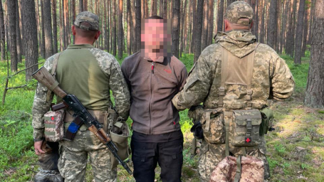 На Волині затримали ухилянтів, які тікали через ліс і ховалися від дронів
