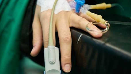 У Львові дев’ять школярів і вчителька потрапили до лікарні з підозрою на отруєння