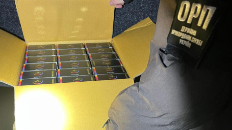 На кордоні зупинили спробу нелегального ввезення тисяч контрацептивів до Франківська