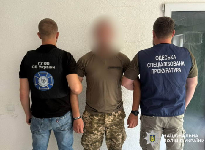 В Одесі посадовець ТЦК продавав фіктивні повістки по 15 тисяч — затримано