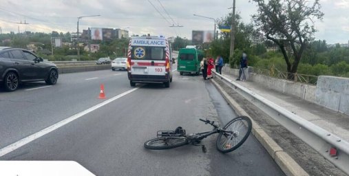 У Запоріжжі водій мікроавтобуса на смерть збив велосипедиста