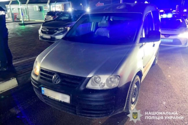 У Рівному знайомий майстра СТО викрав мінівен клієнта та поїхав кататися