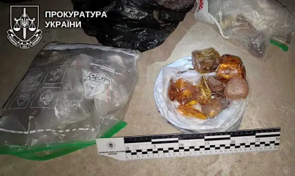 Бурштин на мільйони під виглядом волонтерської допомоги: мешканцю Вараша загрожує до 7 років тюрми