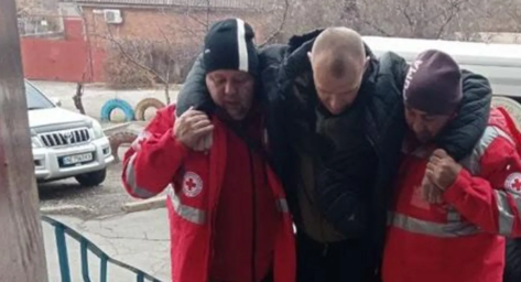 У Києві паралізованого чоловіка після інсульту залишили біля метро: байдужість медиків могла коштувати йому життя