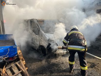 На Тернопільщині загорівся легковий автомобіль