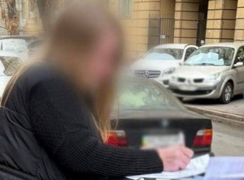 Нотаріус у Києві підозрюється в незаконній реєстрації права власності на будівлю на Печерську