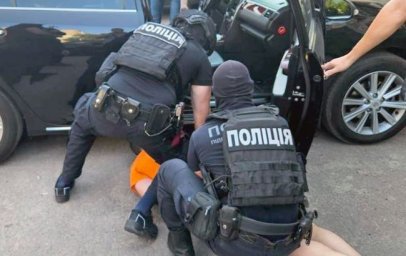 У Києві затримали підлітків, які підпалювали авто військових за замовленням росіян