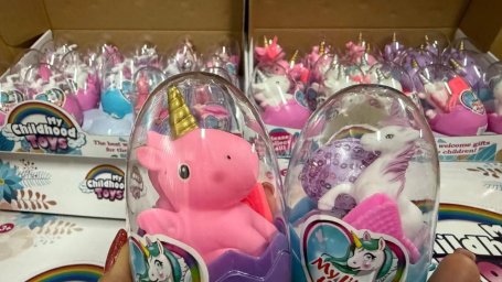 У Києві вилучили 12 800 контрафактних іграшок “Поні в яйці”