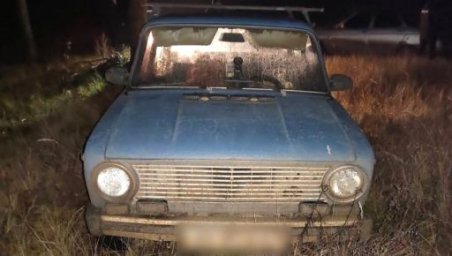На Харківщині затримали чоловіка, який викрав ВАЗ і покинув його без пального На Харківщині затримали чоловіка, який викрав ВАЗ і покинув його без пального