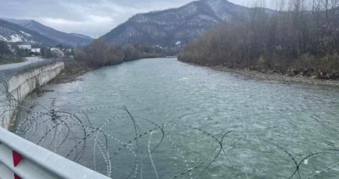 На Закарпатті затримали чоловіка, який намагався переплисти Тису до Румунії, та його переправника На Закарпатті затримали чоловіка, який намагався переплисти Тису до Румунії, та його переправника