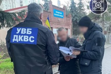 Колишнього інспектора Одеського СІЗО підозрюють у постачанні наркотиків до слідчого ізолятора Колишнього інспектора Одеського СІЗО підозрюють у постачанні наркотиків до слідчого ізолятора