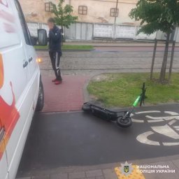 У Львові водій Mercedes збив чоловіка на електросамокаті