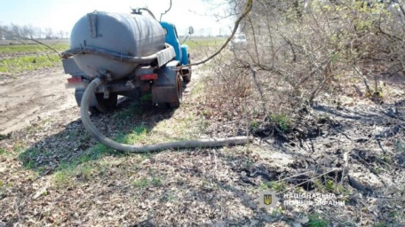 Асенізатора на Рівненщині оштрафували за злив нечистот на приватне поле Асенізатора на Рівненщині оштрафували за злив нечистот на приватне поле
