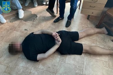 На Дніпропетровщині під суд піде медик за отримання хабаря за «службу в тилу»