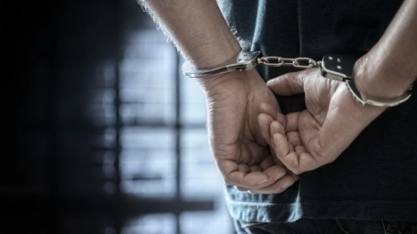 У Києві затримали чоловіка, який за годину пограбував двох дітей