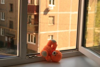 В Одесі 7-річний хлопчик випав із п’ятиповерхівки: дитина в реанімації