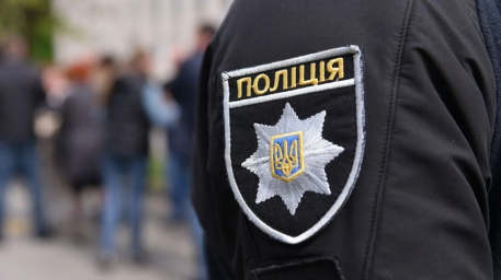 Підліток під Києвом влаштував перегони з поліцією і врізався в паркан