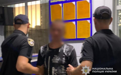 У Кам’янському затримали грабіжника, який вихопив телефон біля супермаркету