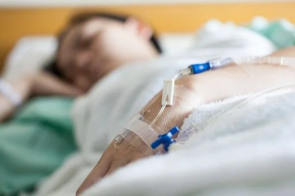 У Дніпрі підліток випив 10 пляшок енергетика і ледь не помер