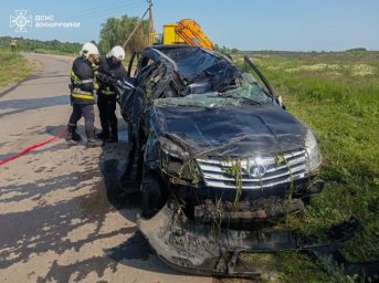 На Вінниччині автомобіль злетів з мосту в річку: загинули двоє людей