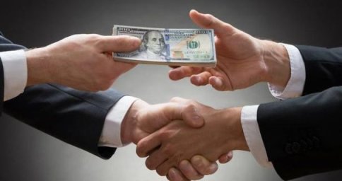 У Києві на хабарі викрили топчиновника КМДА