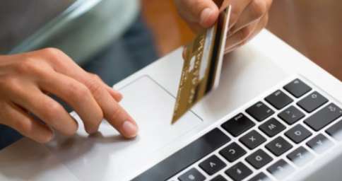 На Рівненщині люди масово стають жертвами фейкових «міжнародних виплат» На Рівненщині люди масово стають жертвами фейкових «міжнародних виплат»