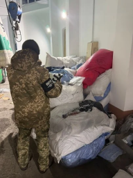 На кордоні з Польщею затримали фуру з контрабандним одягом на 2 млн грн