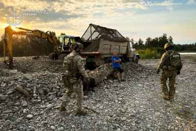 Депутат на Закарпатті організував незаконний видобуток піску на 9 мільйонів гривень