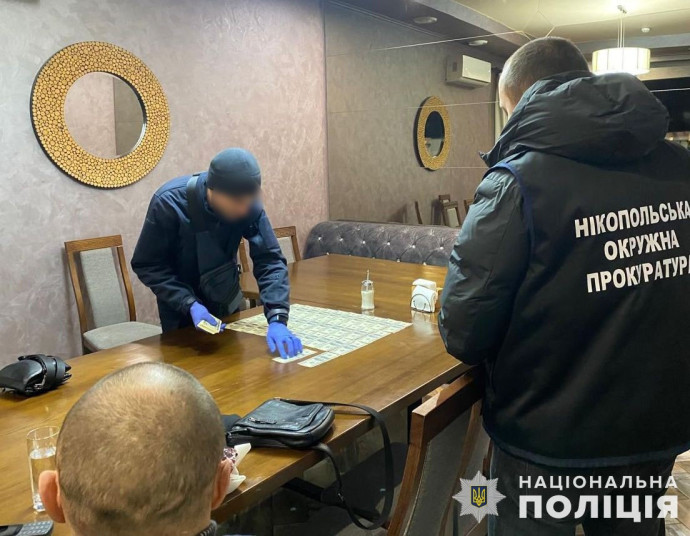 Затримано чоловіка за хабар у 11 тисяч доларів для оформлення інвалідності