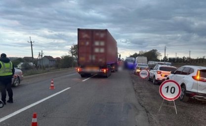 Під Одесою вантажівка збила на смерть двох військових на блокпосту