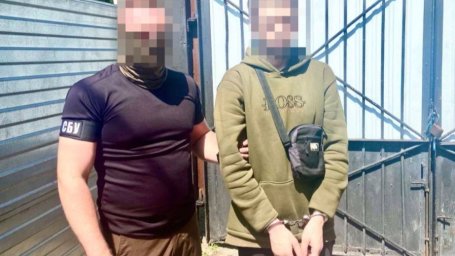 За гроші спецслужби РФ наркоман підпалив військові автівки в Запоріжжі