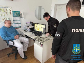 На Рівненщині травматолога судитимуть за спробу «вирішити» інвалідність за 2000 доларів